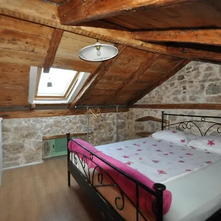 Guest house Parona Vrbnik (Primorje-Gorski Kotar)