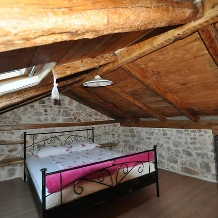 Guest house Parona *