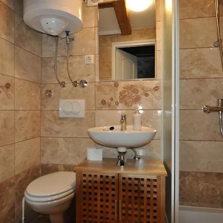 Parona Guest house *